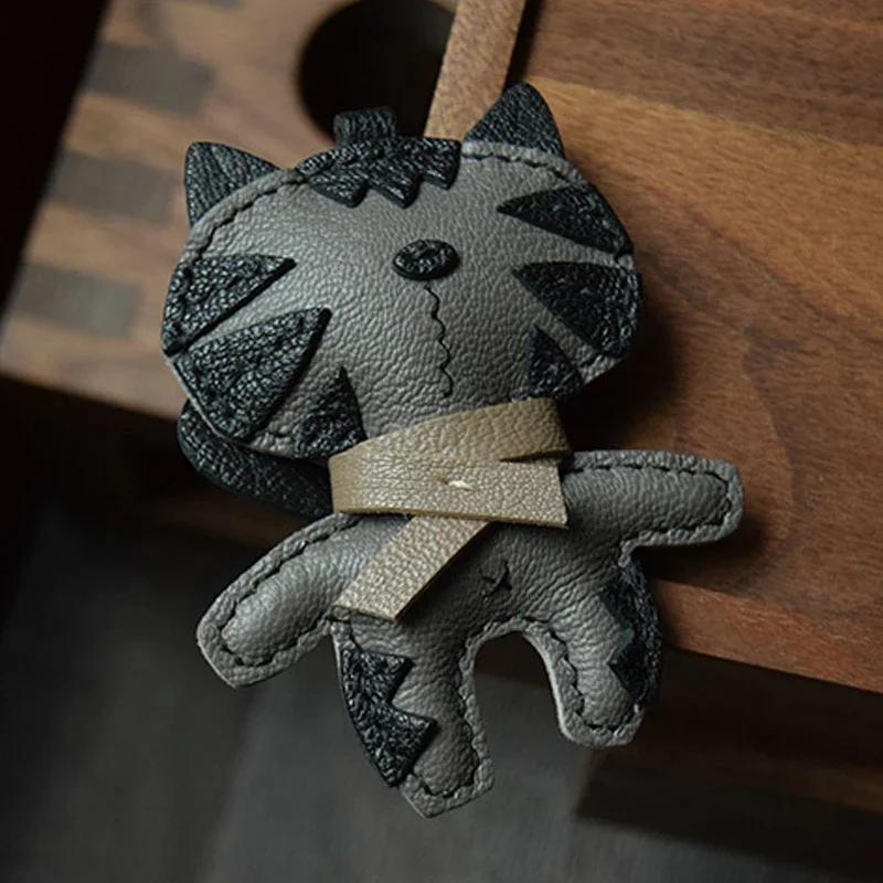 Elegant Ragdoll Cat Keychain Genuine Leather Car Key Holder - Stylish Purse Charm for Women