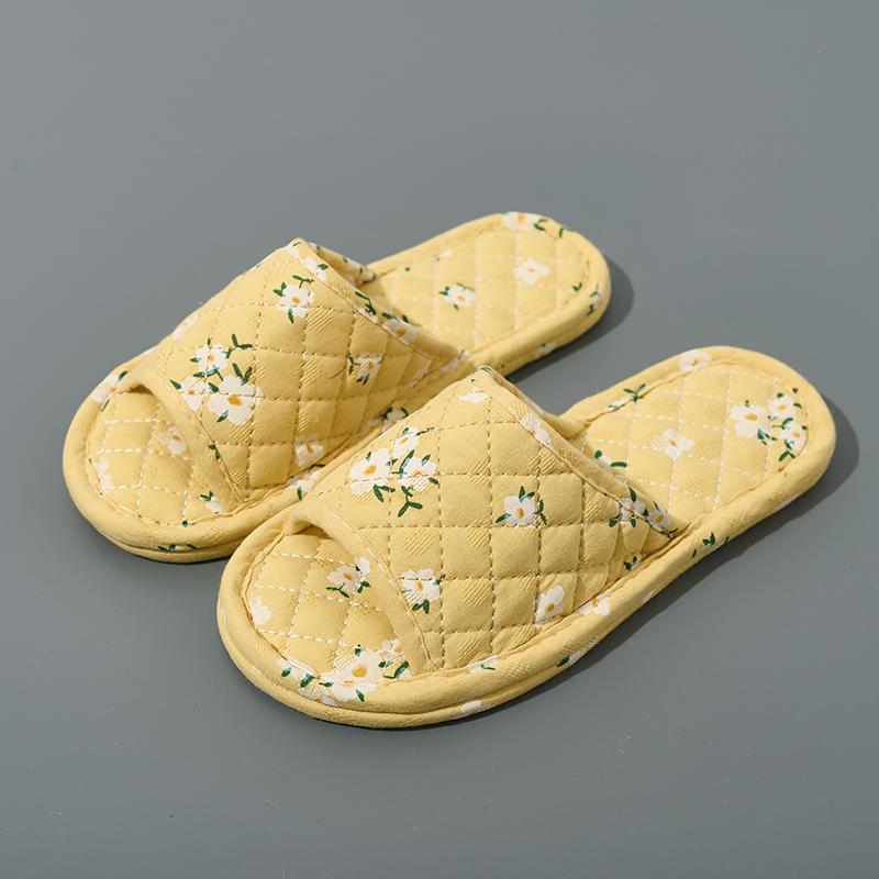 Stylish Quilted Indoor Fabric Slippers with Floral Pattern