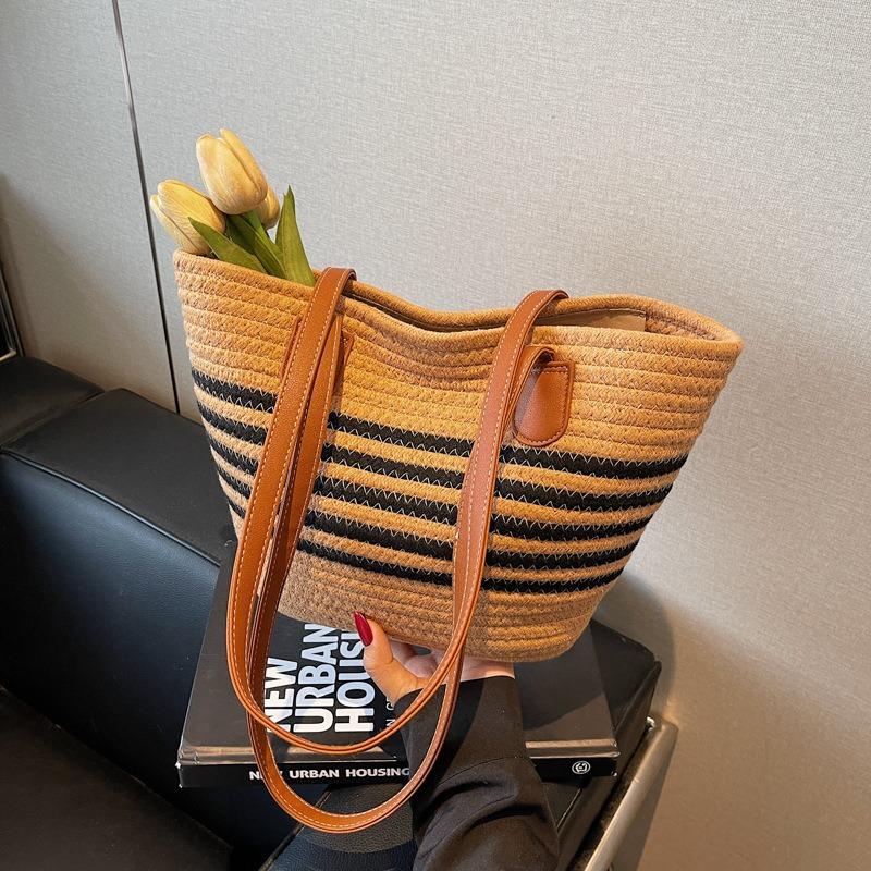 Commuter large-capacity rope woven bag women's new summer versatile shoulder bag beach vacation tote bag