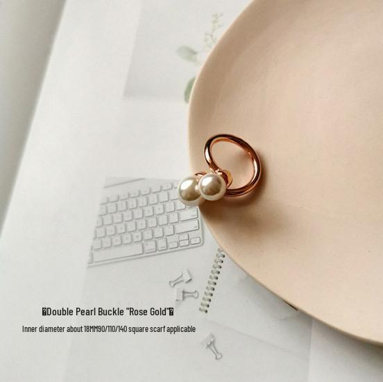 

Elegant Non-Snag Rose Gold Brass Scarf Clip with Pearl-Accent and Three-Ring Design