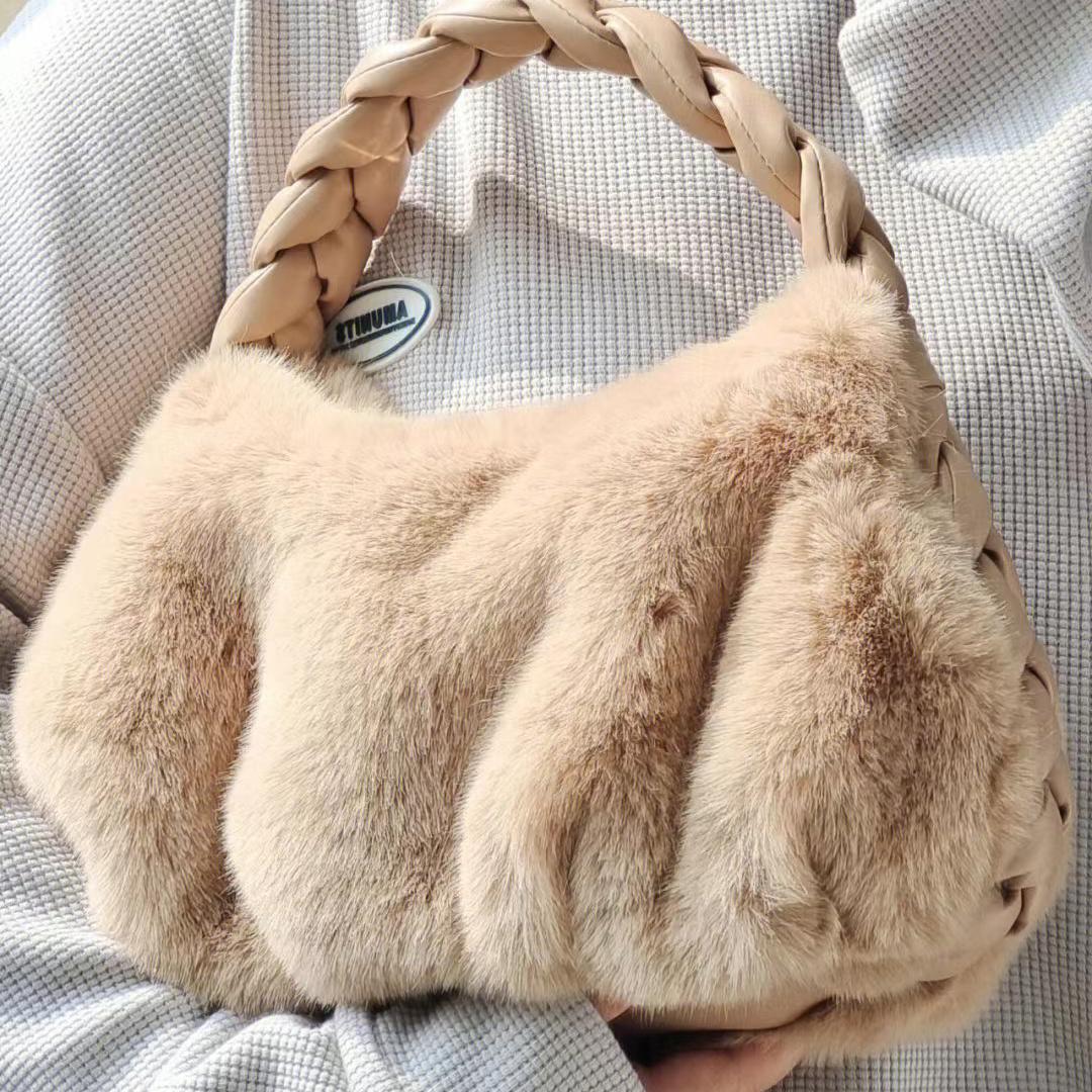 

Новые осенне-зимние женские плюшевые сумки, темпераментные сумки через плечо для поездок, корейские простые универсальные мягкие клатчи для вечеринок