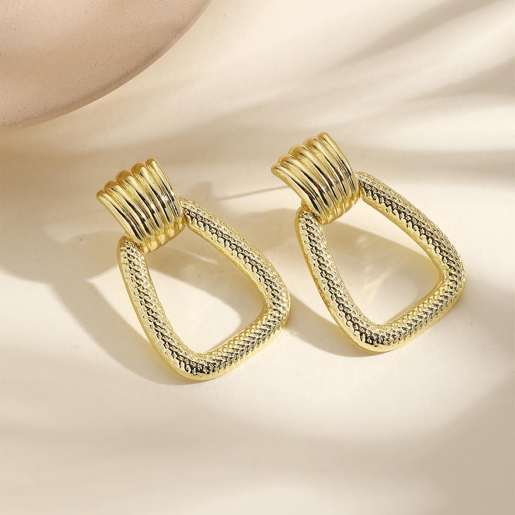 Best-selling Metal Wind Earrings Simple Temperament Exaggerated Earrings High Sense of Metal Earrings.
