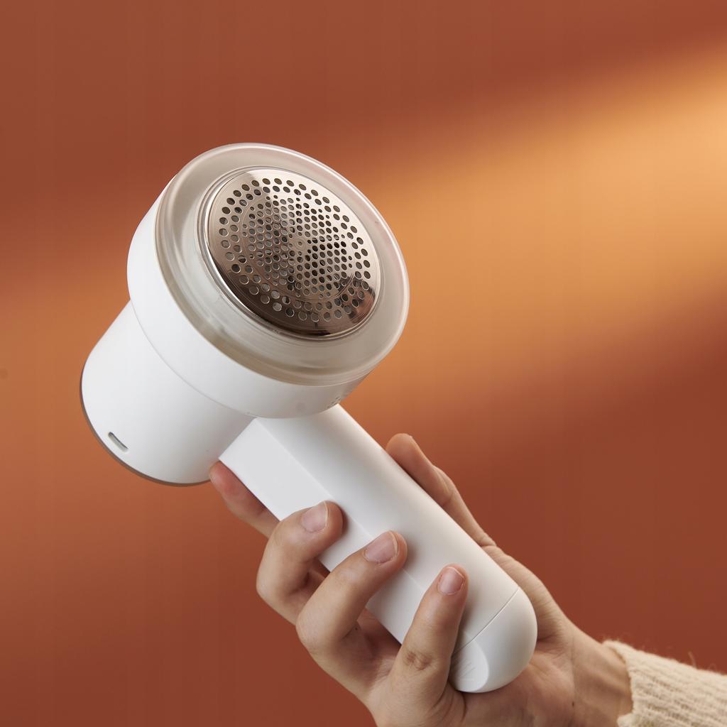 CLOTHES, FABRIC, AND UPHOLSTERY SHAVER, POWERFUL, RECHARGEABLE, USB, 2000mAh + 3 blades