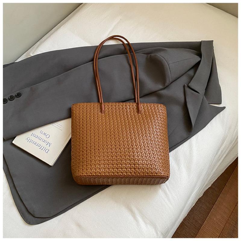 

Large-capacity retro woven bag women s autumn new casual shoulder bag commuter tote bag