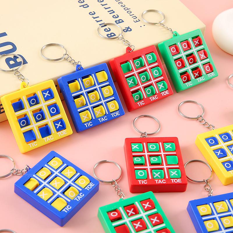 Portachiavi Tris XO: Gioco da tavolo educativo in plastica Go-Moku per studenti