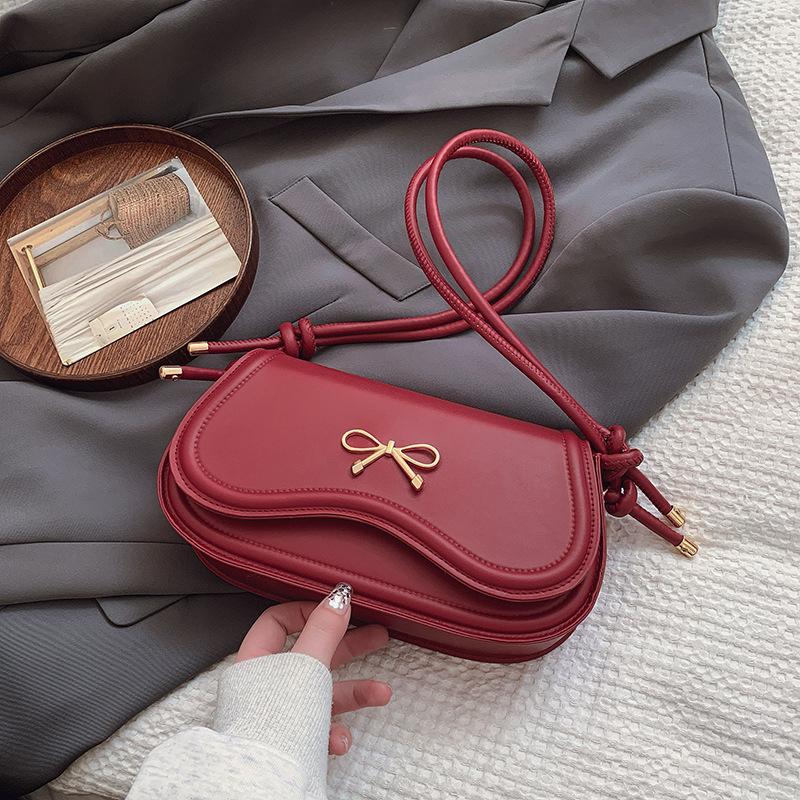 Korean niche underarm bag women's 2025 new trendy fashion portable small square bag niche design foreign style messenger bag