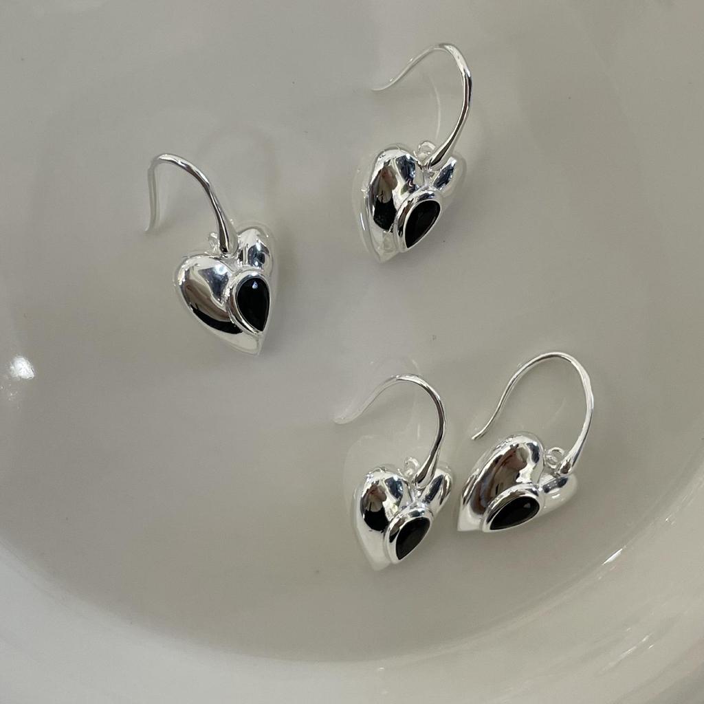 Su Chuang S925 Sterling Silver Black Agate Heart Earrings for Women - Light Luxury Peach Heart Hook Design.