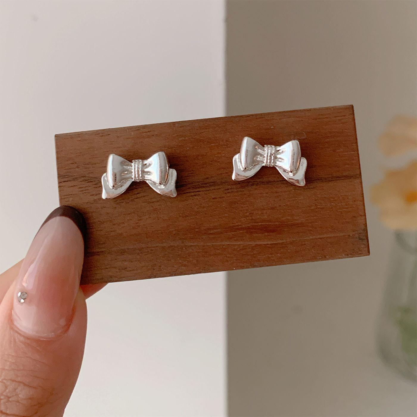 

Изысканные минималистичные серебряные серьги-бантики - полые с серебряной иглой для женщин