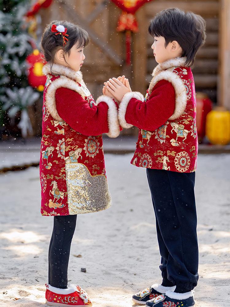 Girls' Winter Chinese Tang Suit Hanfu Set: Velvet, Thick, Trendy Two-Piece New Year Outfit