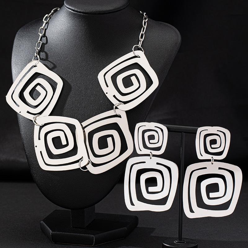 Creative round shape design earrings and necklace set