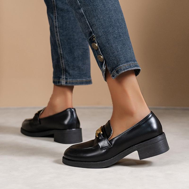 Vintage chain low-top shoes 2025 autumn new plus-size British style mid-heel small leather shoe women