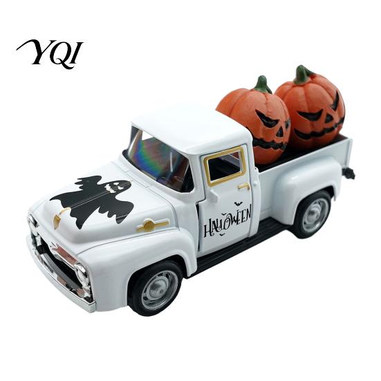 Autumn Farmhouse Home Decoration Halloween Pick-up Truck Alloy Figurine, Holding Pumpkin Vintage Car Statue, Statue Miniature Vehicle Ornament