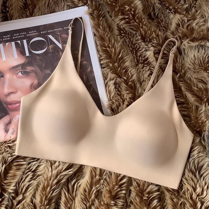 Naked feeling invisible skin-friendly small breasts gather non-marking liquid foundation, cross beautiful back, close sub-breasts, anti-sagging bra
