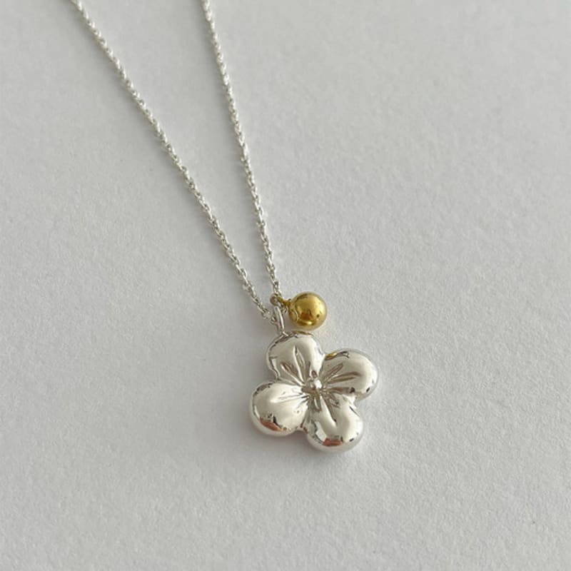 NUDOOR Flower cushion necklace
