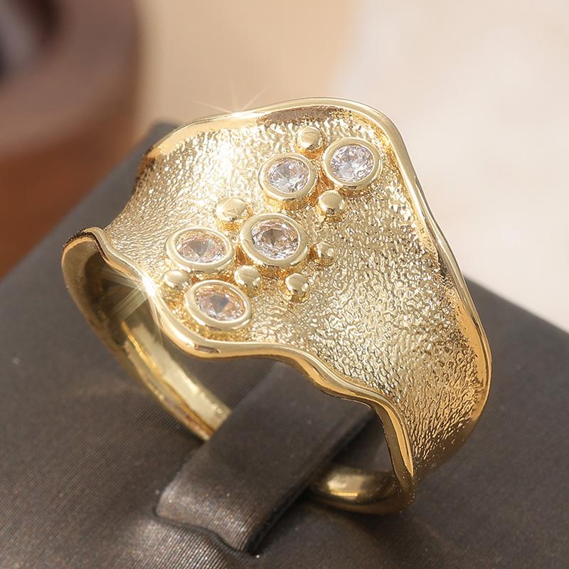 Vintage Gold Color Inlaid White CZ Women's Ring Geometry Daily Wear Party Jewelry