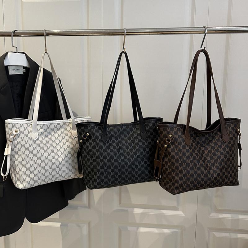 Classic Monogram Shoulder Bags European American Retro Tote Bags Simple Trendy Handbag Personalized Design, Trendy Commuter Bags