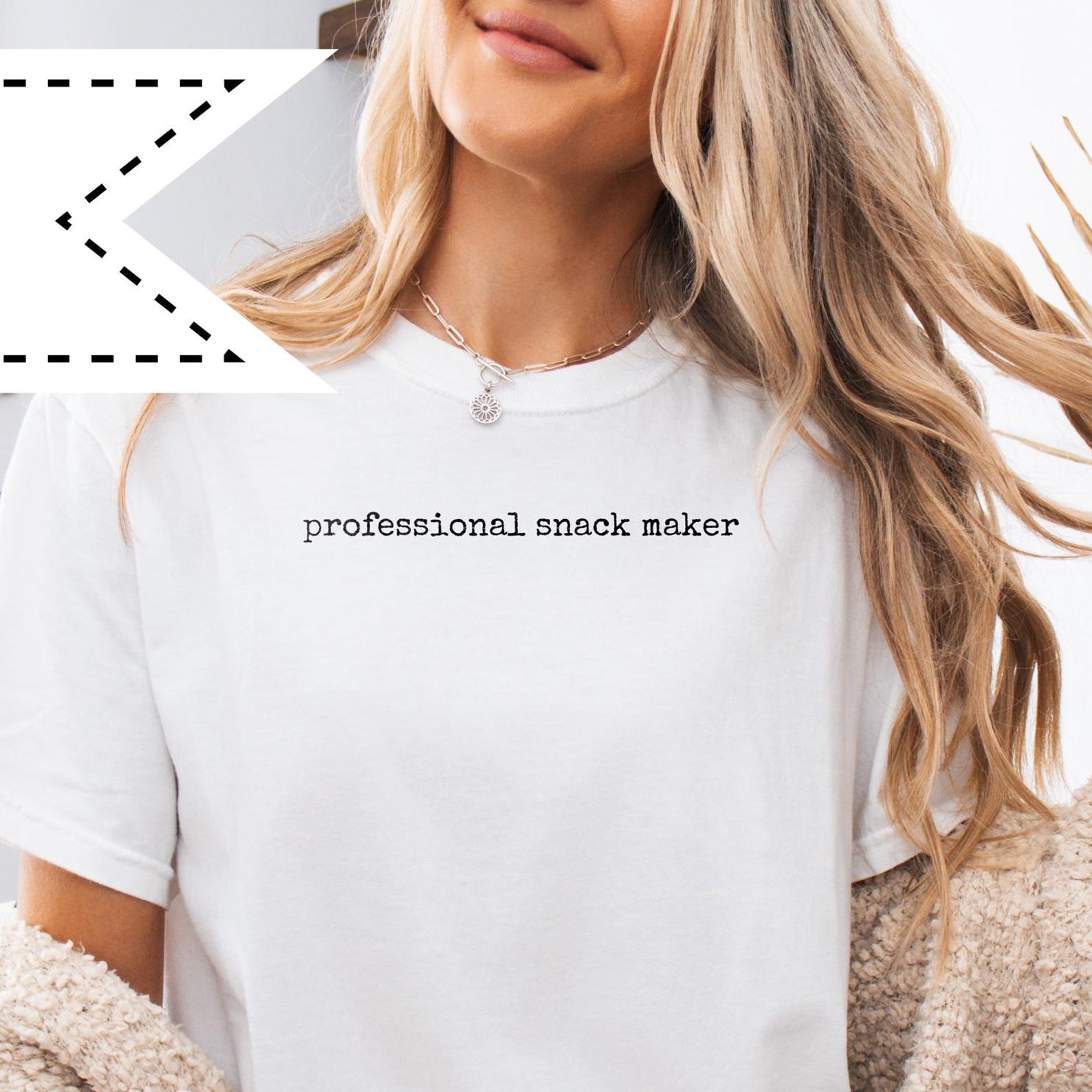 Professional Snack Maker T-Shirt, Funny Mom Life Graphic Tee, Mother s Day Tee, Teacher Gift 2XL