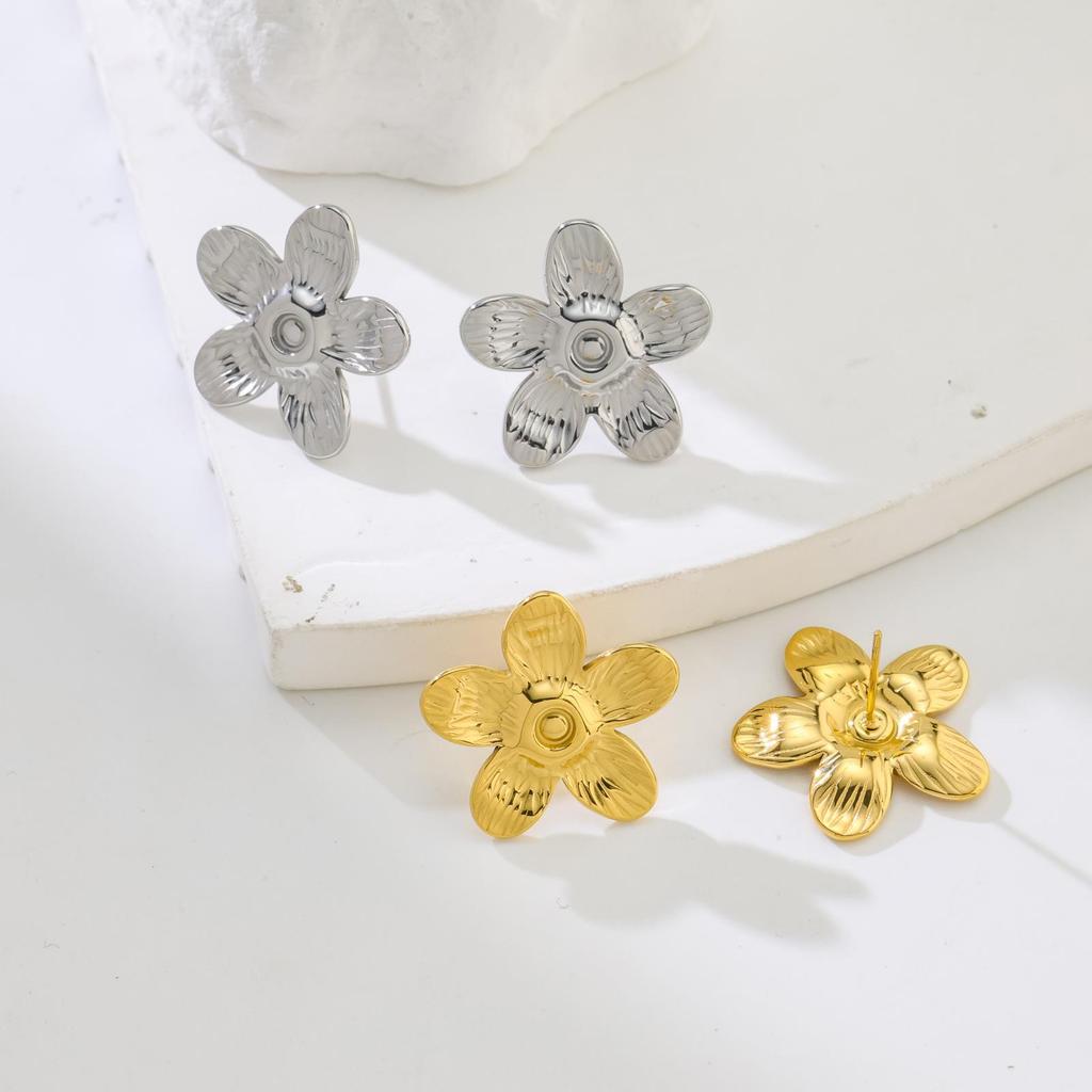 Personality Design Five-Petal Flower Stud Earrings Fashion Temperament Elegant Titanium Steel Earrings Women Do Not Fade Versatile