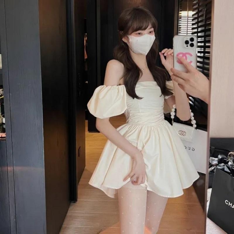 Purely want to wear two bubble sleeve dresses with waist closed, one word off-the-shoulder waist puffy short skirt, small holiday skirt summer