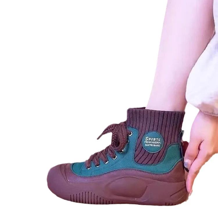 Mode 2024 Herbst Neu High Top Elastische Socken und Stiefel Damen Retro Britischer Stil Vielseitig Netzwerk Rot Lässige Kurze Stiefel Großhandel