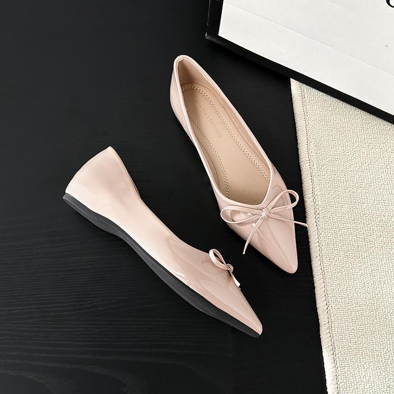 W828-63 French retro 2025 summer pointed single shoes women's shallow mouth shoes with skirts evening breeze gentle women