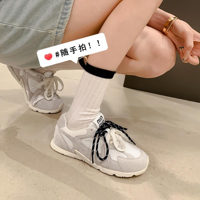 Hroznová matka stejná 2025 nové retro šněrovací všestranné prodyšné kožené ležérní sportovní tréninkové boty Forrest Gump dámské