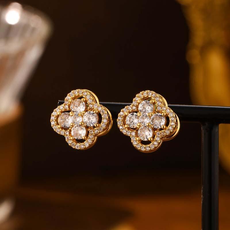 Rotating Four-Leaf Clover Emerald Necklace For Women Minimalist Luxury Delicate Pendant Collarbone Chain