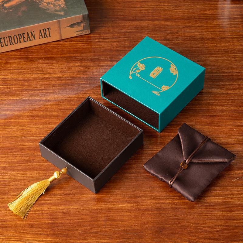 

Protective Vintage Jewelry Storage Jewelry Chinese Packaging Luxurious Bracelet Necklace Box Tassel Jewelry Box For Dressing