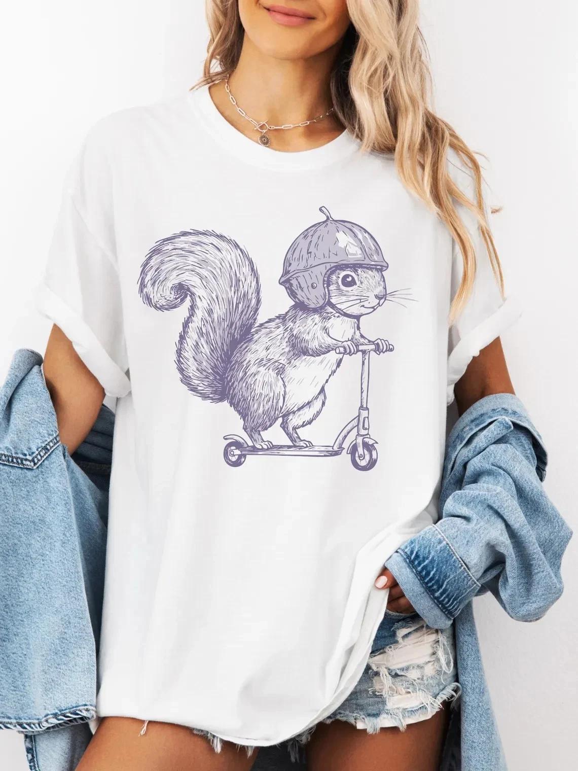Funny Squirrel On Scooter Graphic Tee Animal Lover T-Shirt Gift Idea M