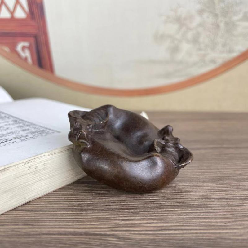 Solid Antique Bronze Ware Twist Qiankun Gossip Decoration Double Cow Paperweight Living Room Paper Weight Study Tea Deco