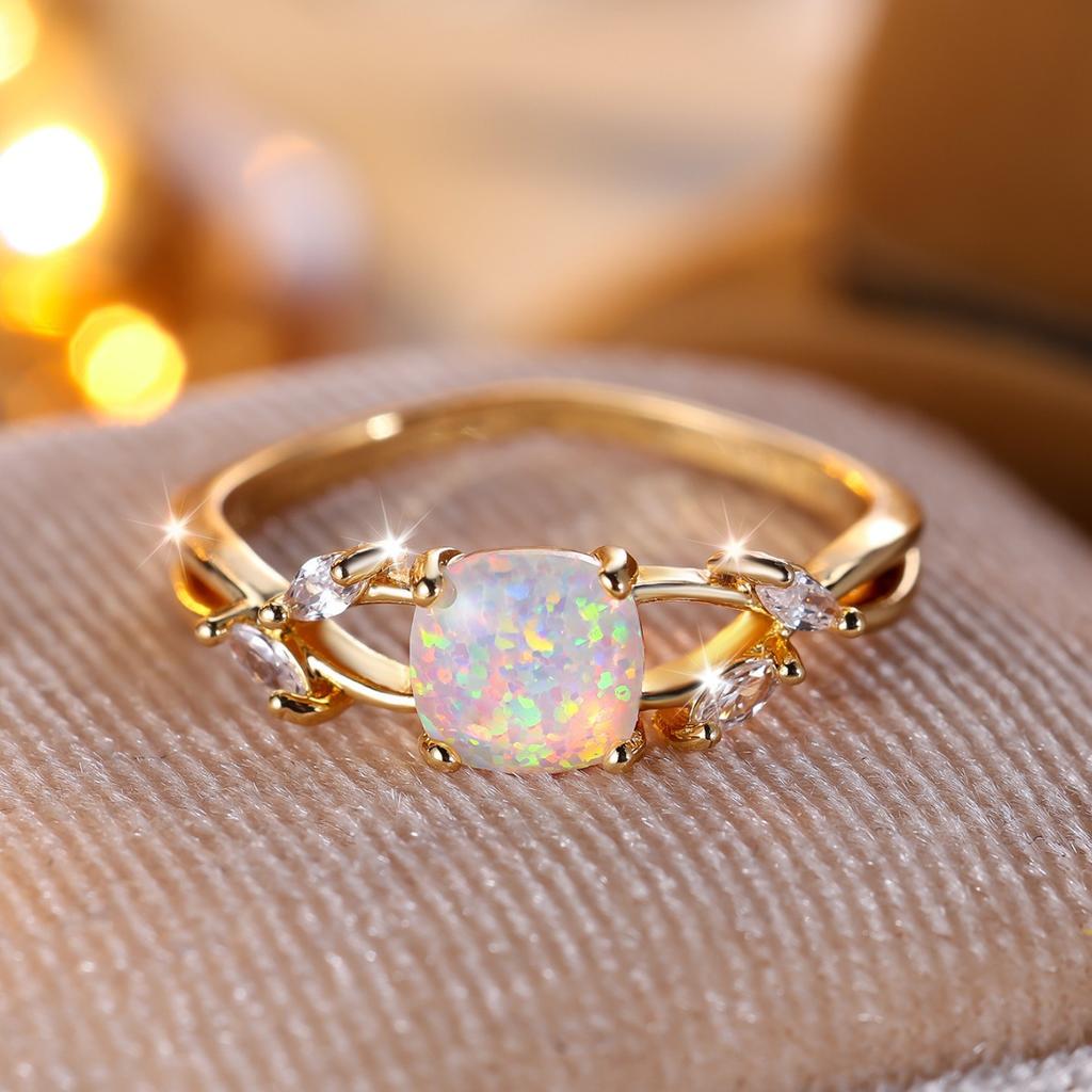 Popular Champagne Gold Square White Edged Horse Eye Ring Simple and Light Luxury