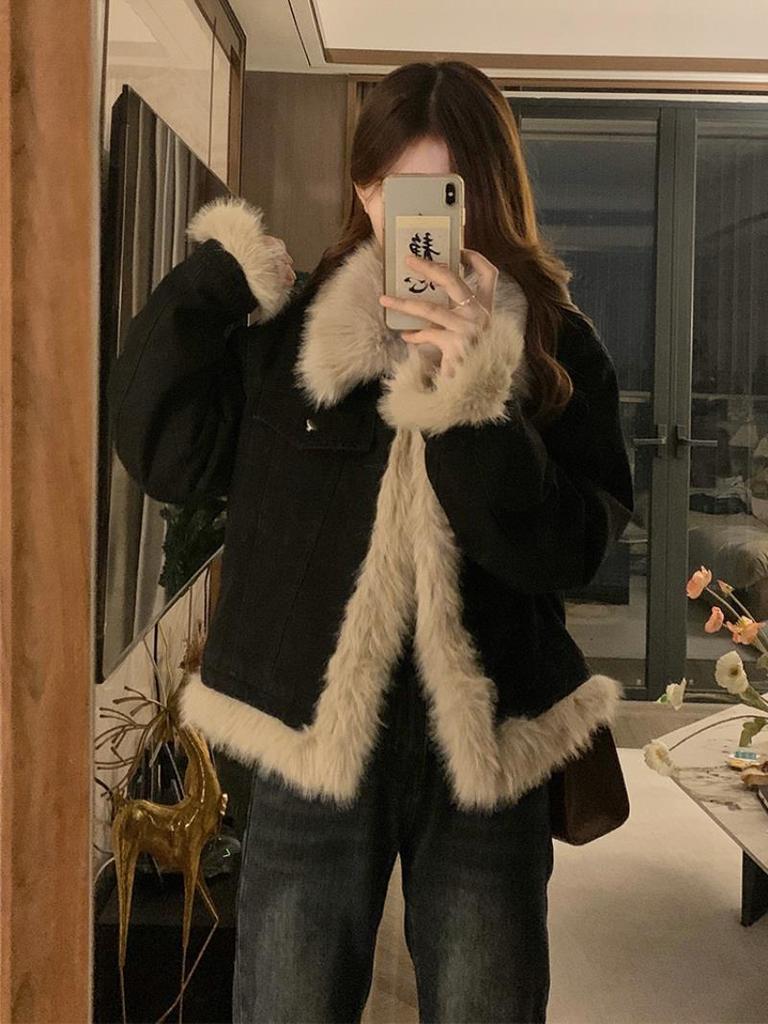 Women's Retro Black Lambswool Denim Jacket - High-End, Short, Fur Collar, Cotton-Padded Coat for Autumn/Winter Fashion