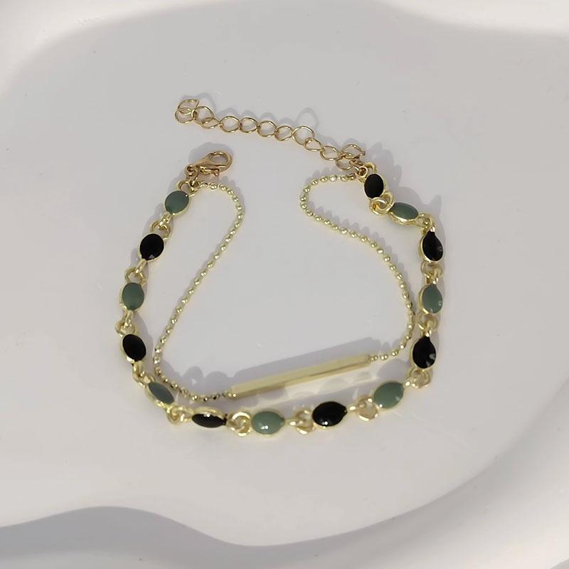 French Retro Double-Layer Bracelet: Stylish Light Luxury Bangle for Women.