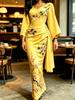 Rochie Maxi Galbenă cu Imprimeu Flori de Prun și Cerneală, Decolteu în V, Wrap, Talie Rușată, Mânecă Kimono, Elegantă