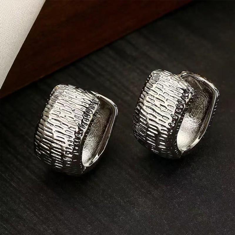 Silver Needle Geometric Heart Hoop Earrings - Retro & High-End Style for a Bold Look