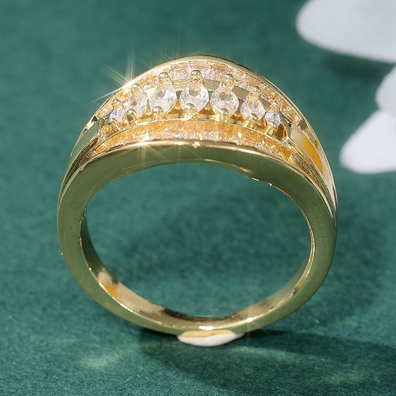 Elegant Classic Design Inlaid Synthetic Zirconia Golden Plated Women's Ring Fashion Sparking Banquet Wedding Jewelry Accessories
