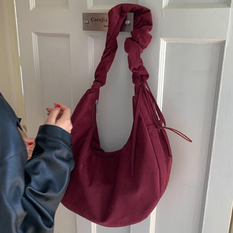 Retro large-capacity pleated shoulder bag women's 2025 new fashion casual dumpling bag Korean version niche messenger bag