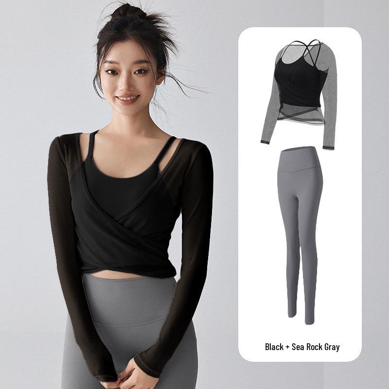 Women's Long Sleeve Yoga Set with Padded Top for Pilates Training