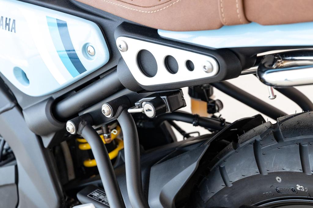 Zámek na motocyklovou helmu Kijima, ocelový, černý, XSR125/XSR155, 303-1618