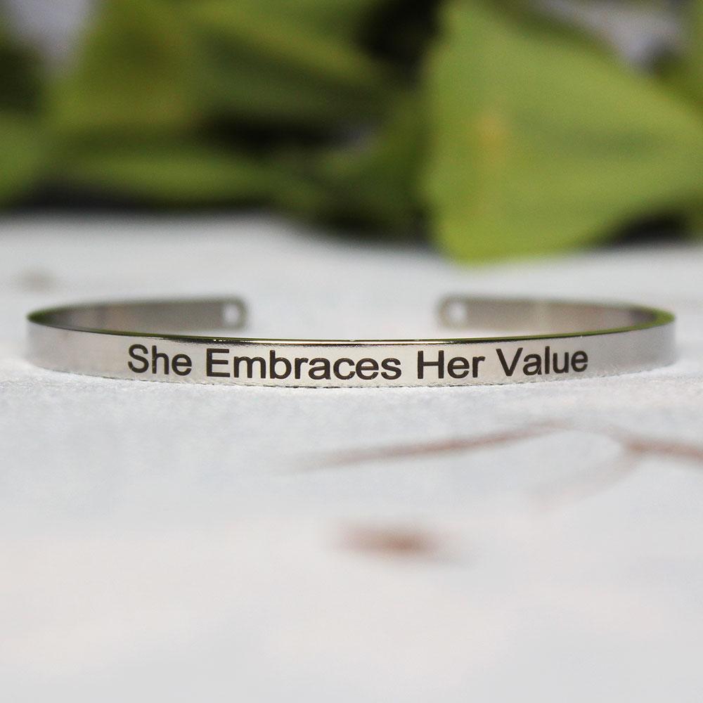 4mm inspirierendes Armband Zitat Mantra Schnitzerei Armreif für Frauen Edelstahl Manschettenschmuck