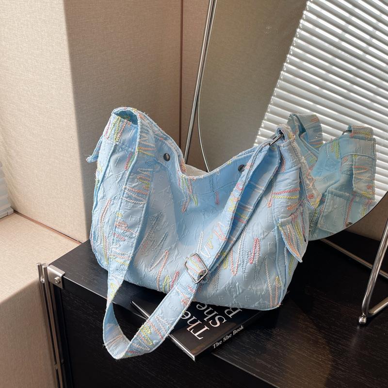

Casual large-capacity canvas bag 2025 versatile new popular women s bag fashionable shoulder messenger commuter tote bag синий