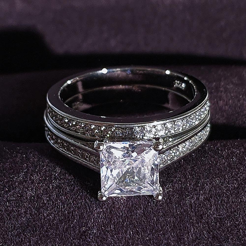 

Fashionable Women s Engagement Ring Set Size 10 білий