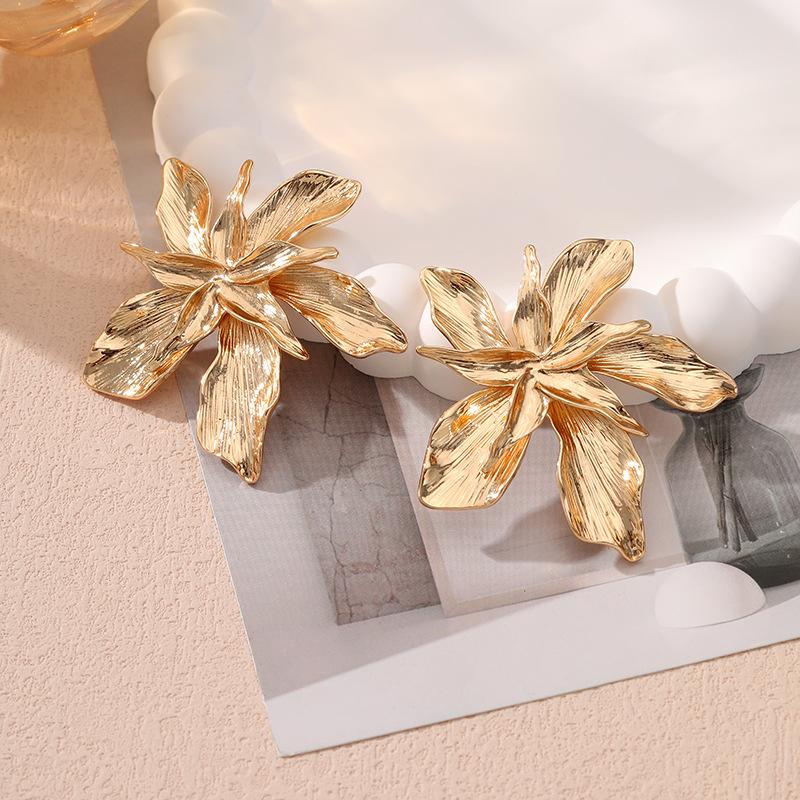Exaggerated personality double-layer five-petaled flower earrings, simple retro striped leaf fringed earrings