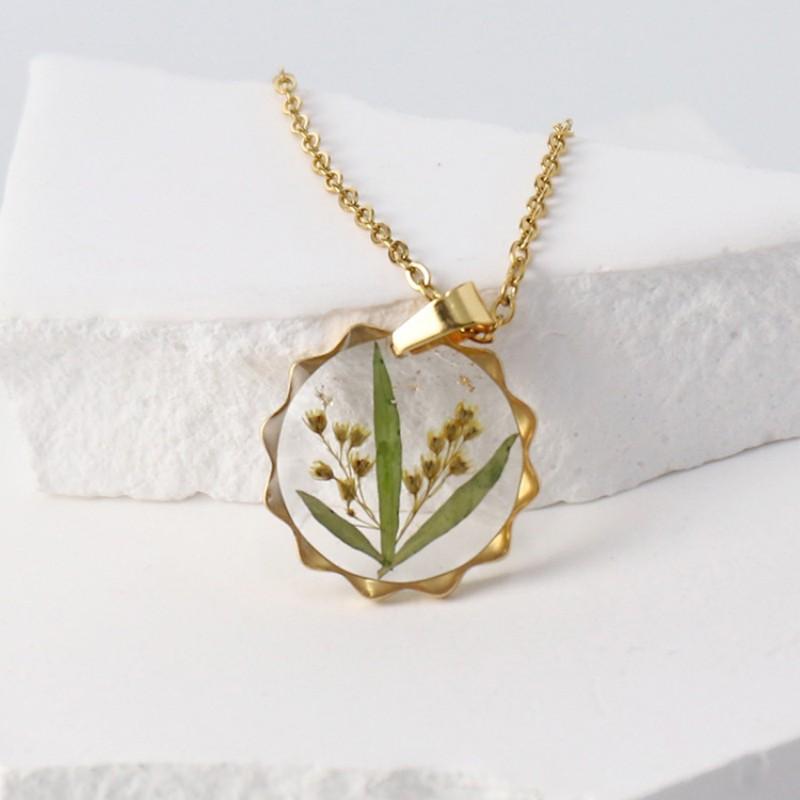 Unique Sun Design Pressed Flower Necklaces Elegant Epoxy Resin Dried Flower Chains Necklace Natural Floral Series Necklace 2025
