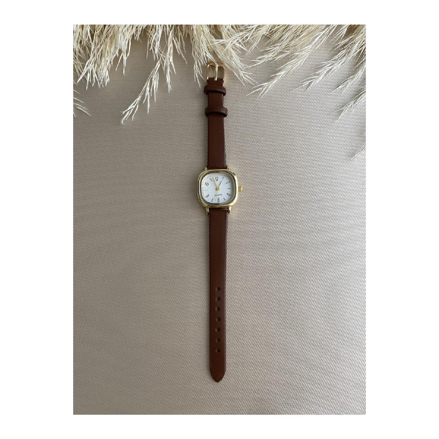 

Минималистичные винтажные женские наручные часы в стиле ретро с кожаным ремешком