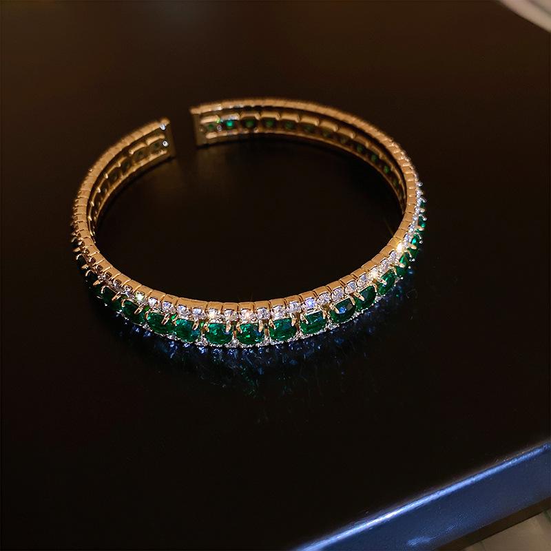 Francuska bransoletka wielowarstwowa z cyrkoniami: Elegancka bransoletka w stylu light luxury z przesadnym designem.