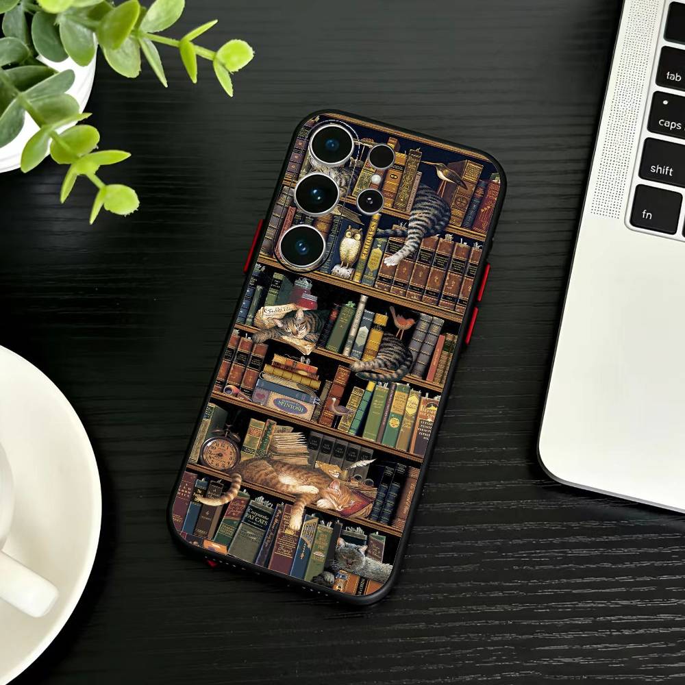Vintage Bookshelf Kitten  Phone Case For Samsung S26,S25,S24,S23,S22,S21,S20,Plus,Fe,Lite,Others Black Cover
