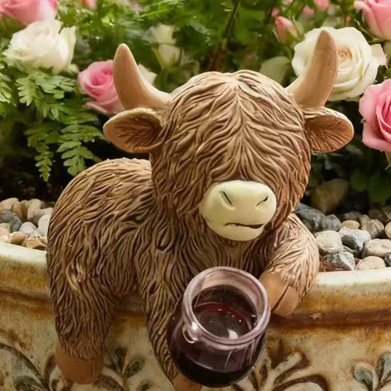 Drinking Highland Cow Figurine Holding Wine Beer Cup Highland Cattle Statue Resin Animal Sculpture Outdoor Garden Flower Pot Hugger Ornament