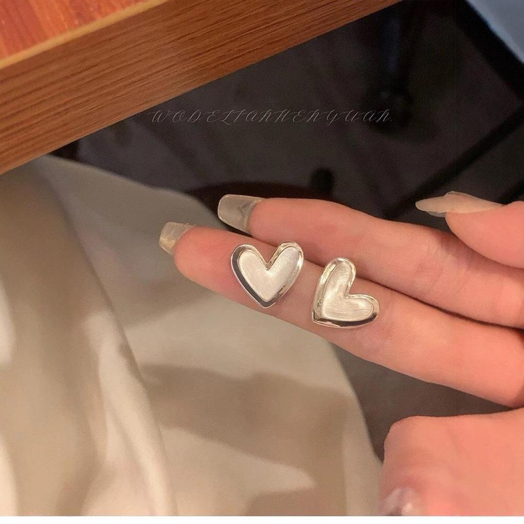 Niche Heart Stud Earrings: S925 Silver, Simple, Versatile, Girlish Design for Women.