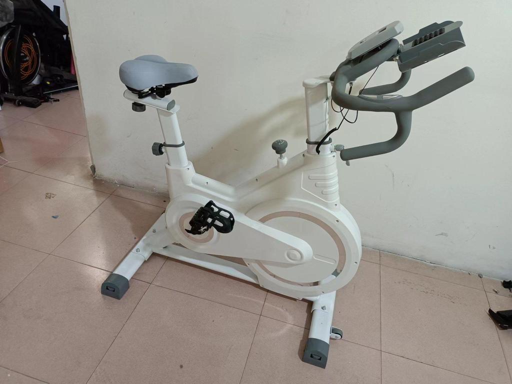 "Magnetic Control Silent Spinning Bike for Home and Commercial Fitness"